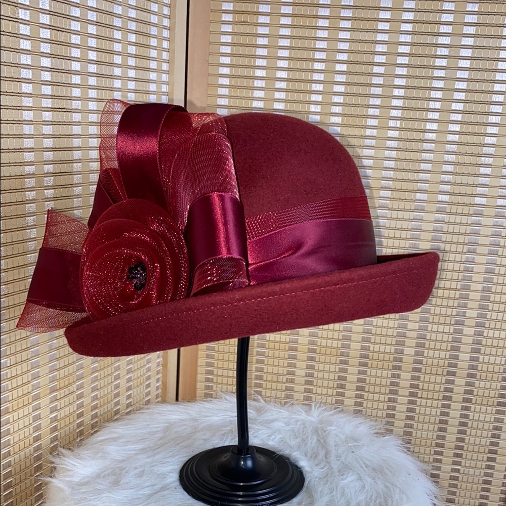 🔶Deborah Fashions Elegant Red Hat With  Ribbon &  Flower Accent NWOT